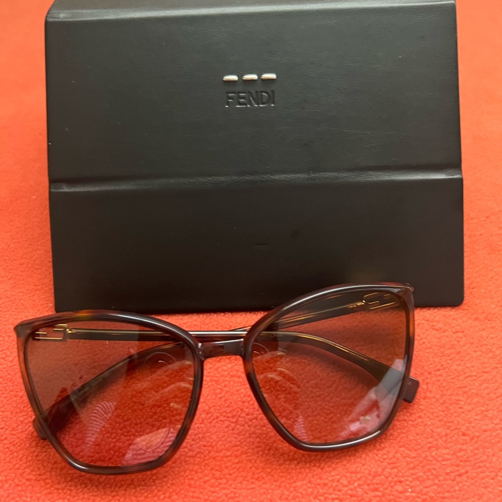 FENDI SUN GLASSES